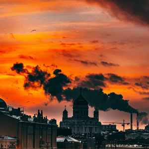 为什么男生做爱射到女生胸上
